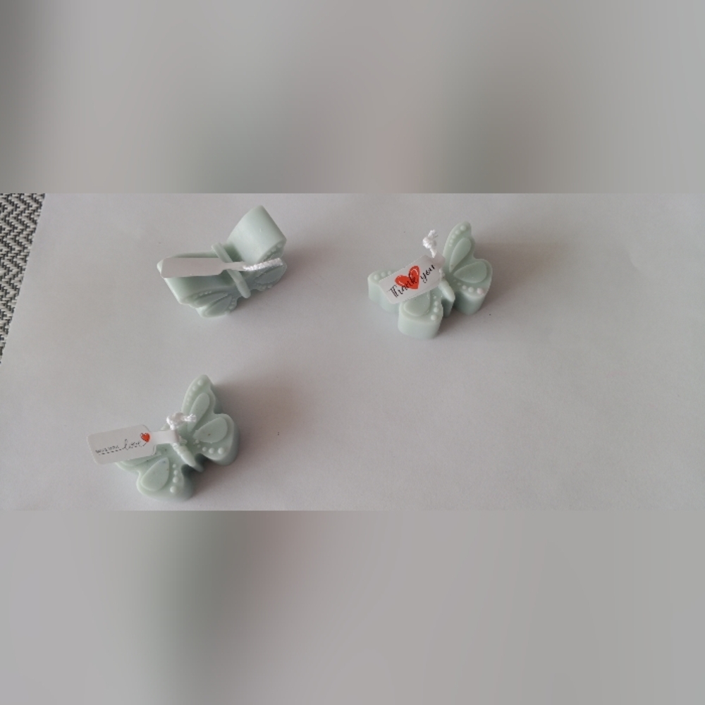 Green Candle  with Elegant Accents